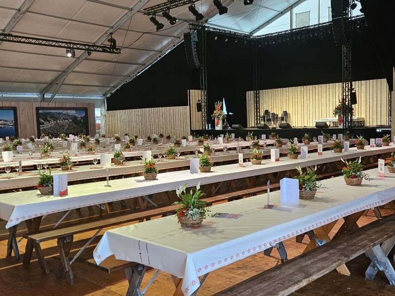 Dekoration im Glarnerzelt