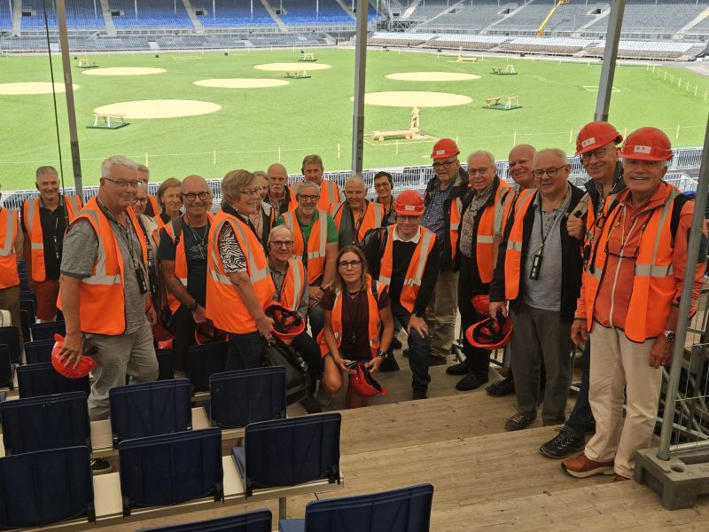 Gruppenbild des PCZU auf der Tribüne