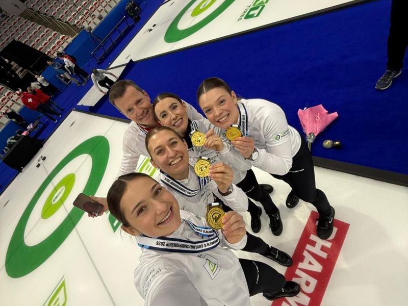 Xenia Schwaller mit dem Siegerteam