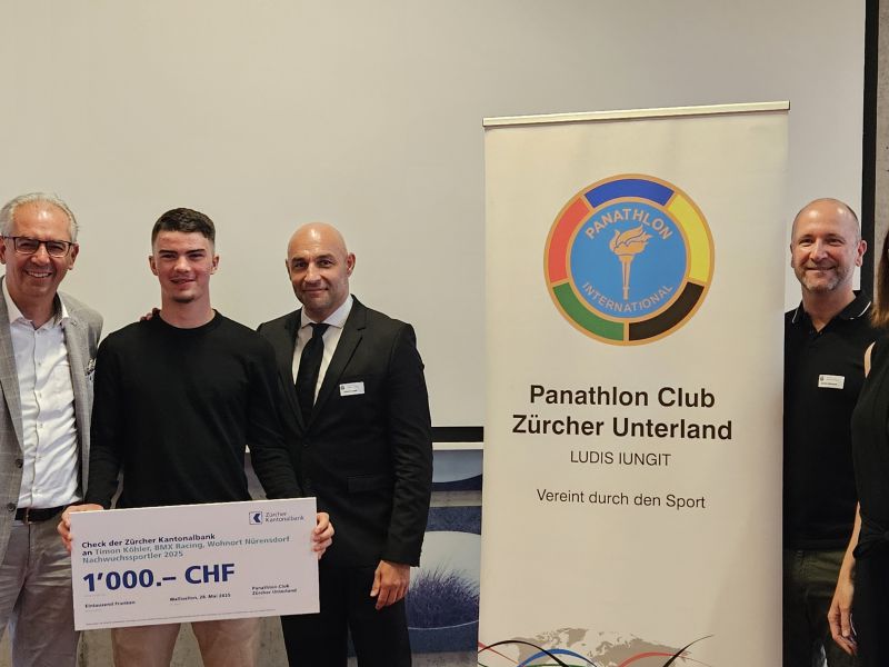 Timon Köhler mit Begleitpersonen