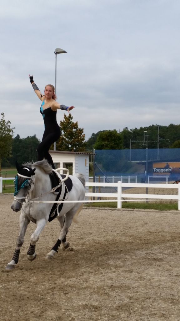 Lara von Ah zeigt uns das perfekte Zusammenspielzwischen Reiterin und Pferd