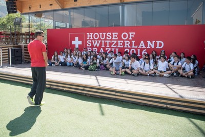 Vor allem dankt er seinen Eltern, dass er immer eine «normale Schule» besuchen konnte und dadurch trotz körperlicher Beeinträchtigung in der Gesellschaft voll integriert ist. Diese Erfahrung möchte er auch als Botschafter den Eltern und Jugendlichen im Behindertensport weitergeben.      