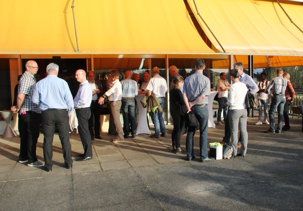 Im Bild: Apérogäste auf der Terrasse der Landessa Bülach